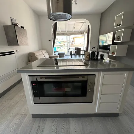 Roby S House Apartament *